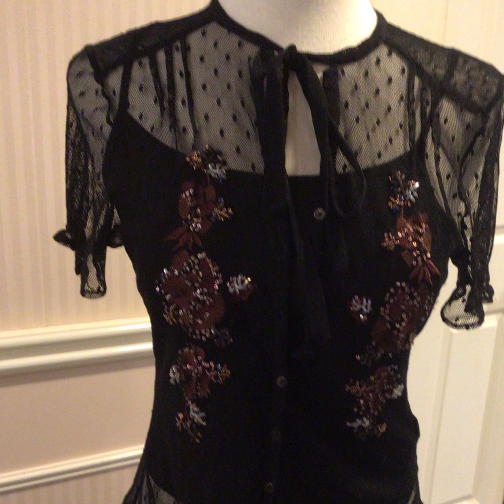 💕💕2X HOST PICK💕💕NWT Black lace with sequins blouse